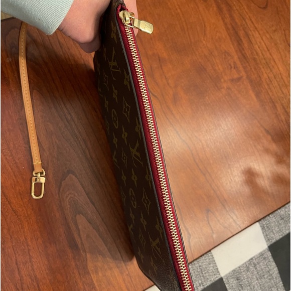 Louis Vuitton Pouchette wristlet - Picture 3 of 6